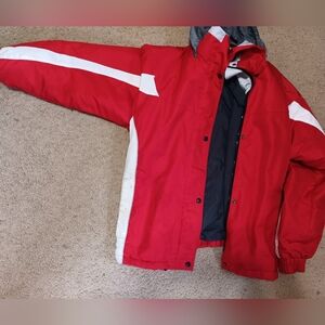 KEREN hart Red and White Ski Jacket with High Collar And Tuckable Hood
